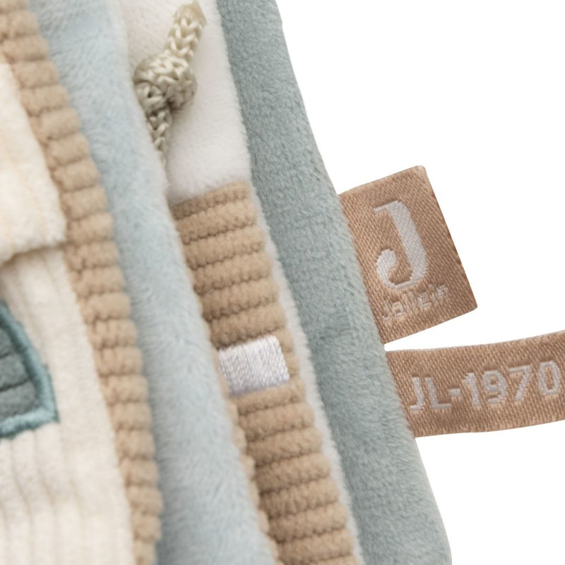 Activity Book 'on the go'