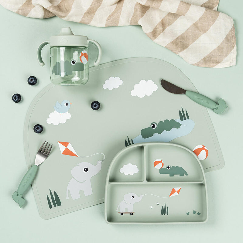 Done by Deer Stick&Stay compartment plate Playground Green with matching tableware