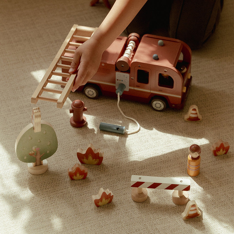 LD Wooden Fire Truck Set 15pc FSC