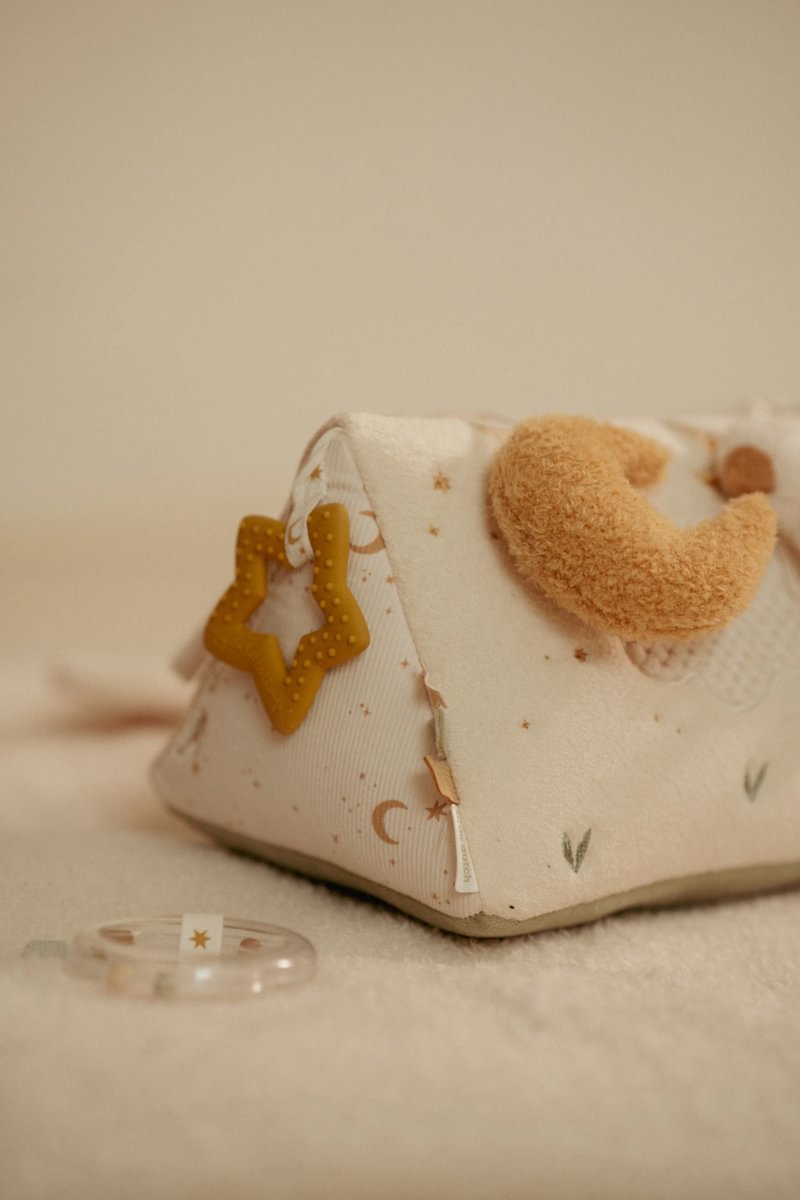 LD Activity Triangle Newborn Naturals