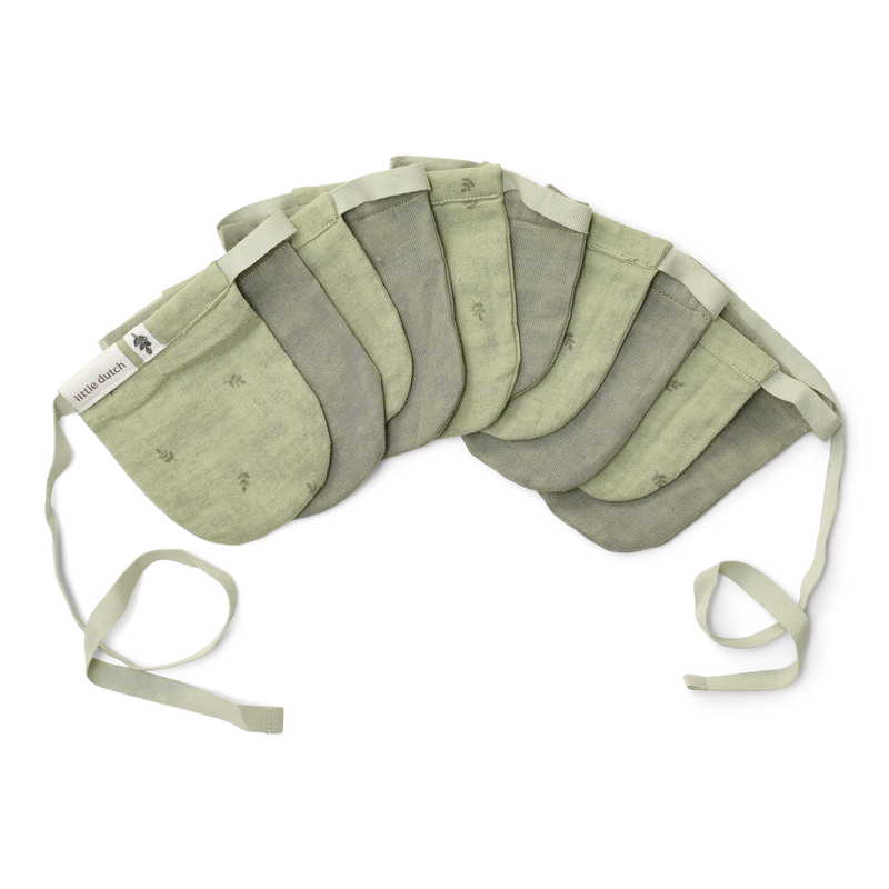 LD Garland With Flags