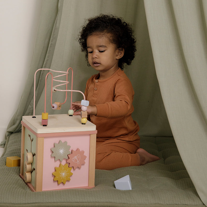 LD wooden activity cube