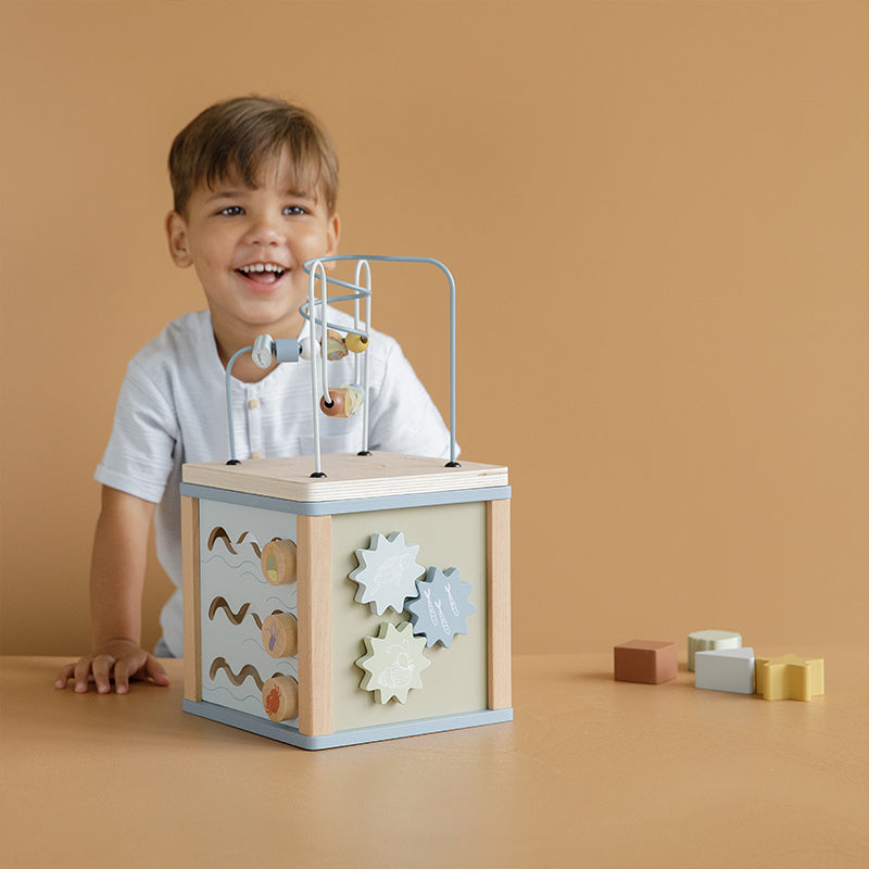 LD wooden activity cube